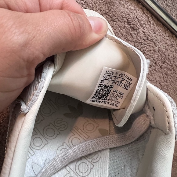 NWT beige and white sambas - Picture 8 of 9